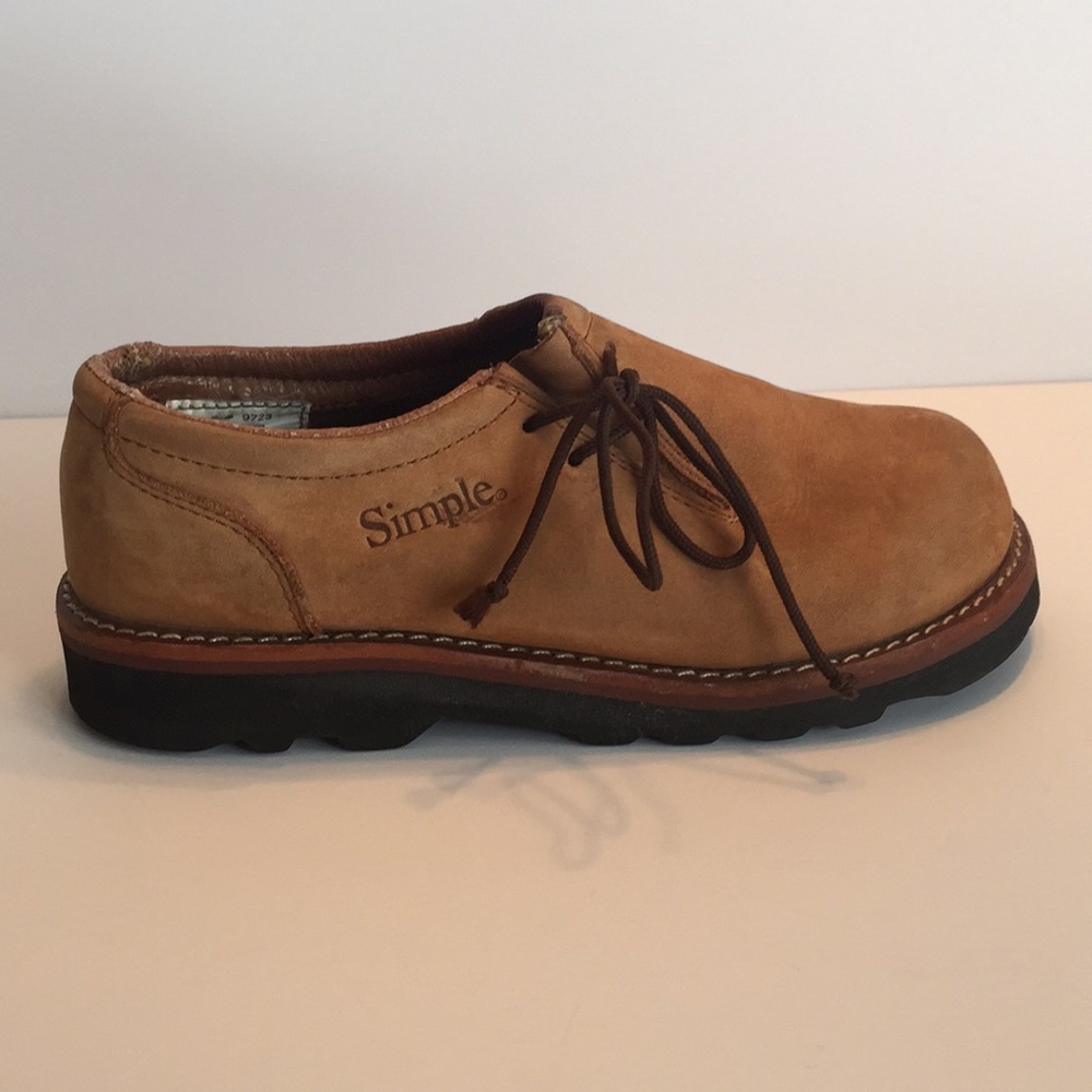 Simple closed heel clog